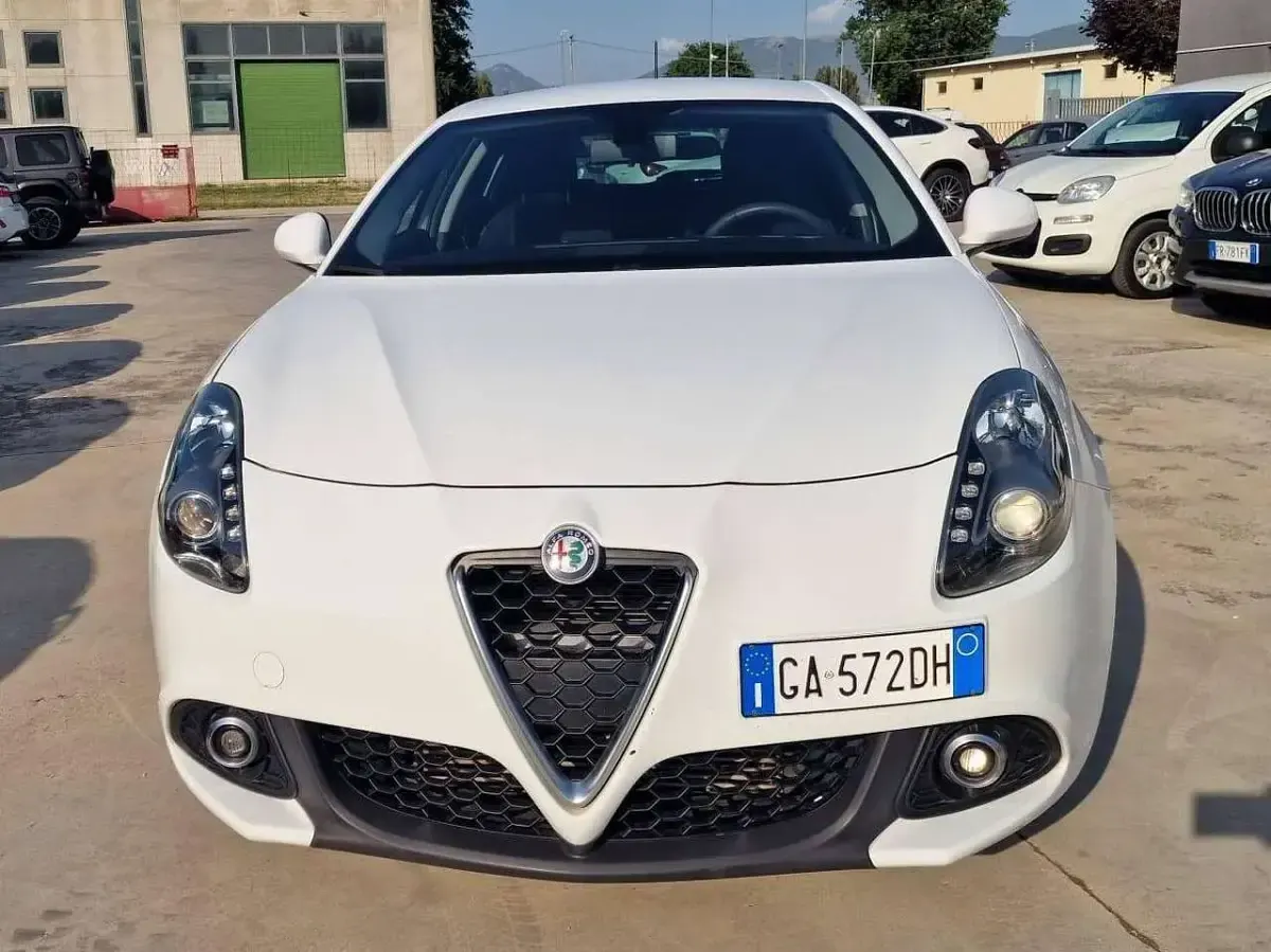 Usata Alfa Romeo Giulietta Business 120 CV (88 kW) 2020 Bianco Utilitaria