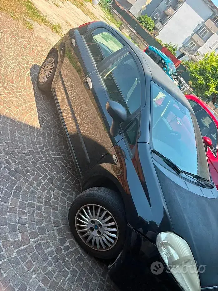 Usata Fiat Grande Punto 77 CV (56 kW) 2006 Nero Utilitaria