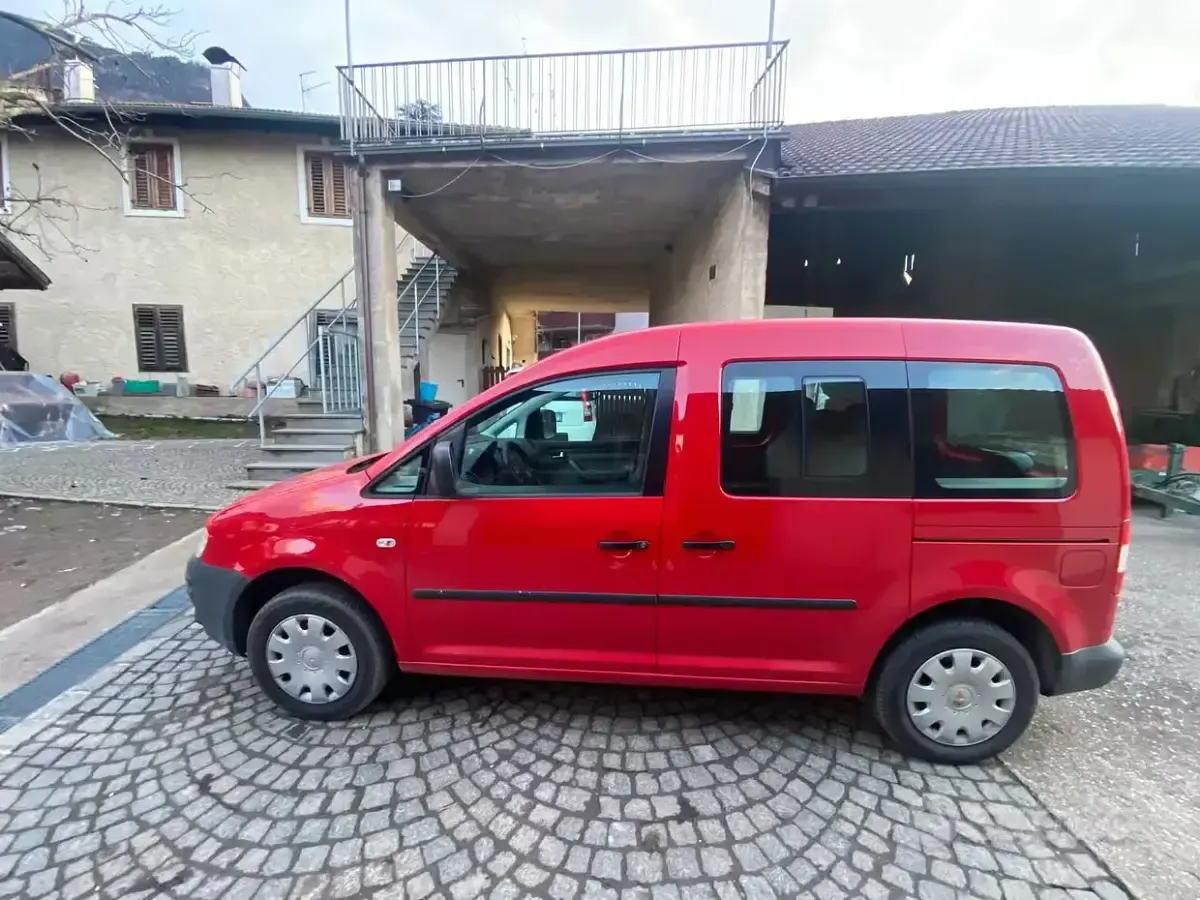 Usata VW Caddy 105 CV (77 kW) 2006 Rosso Monovolume