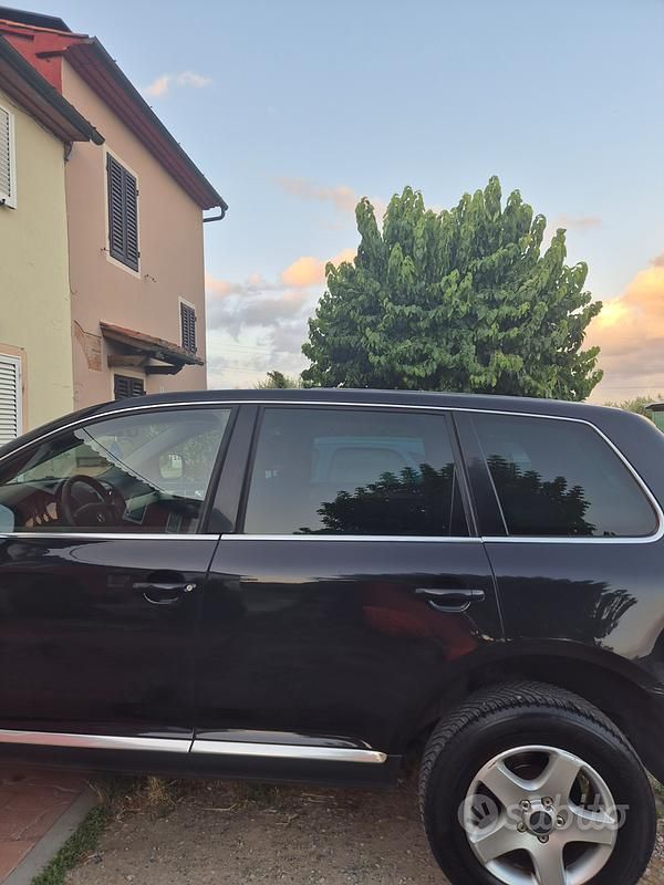 Usata VW Touareg 174 CV (127 kW) 2006 Nero SUV