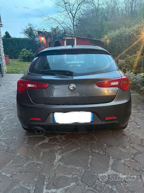Usata Alfa Romeo Giulietta 105 CV (77 kW) 2011 Grigio Utilitaria