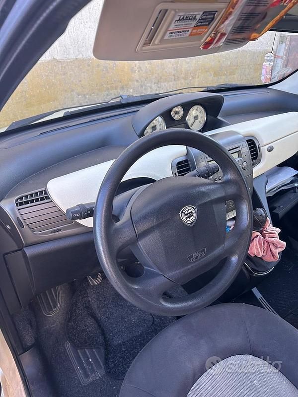 Usata Lancia Ypsilon 69 CV (50 kW) 2005 Marrone Utilitaria