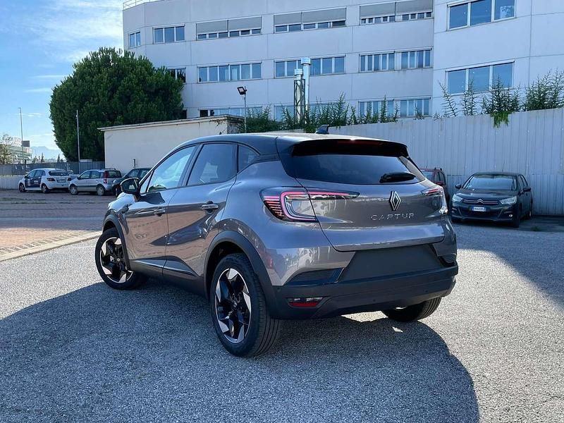 Nuova Renault Captur Techno 101 CV (74 kW) 2025 Grigio SUV