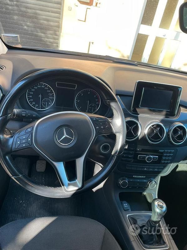 Usata Mercedes B180 Executive 109 CV (80 kW) 2012 Grigio Monovolume