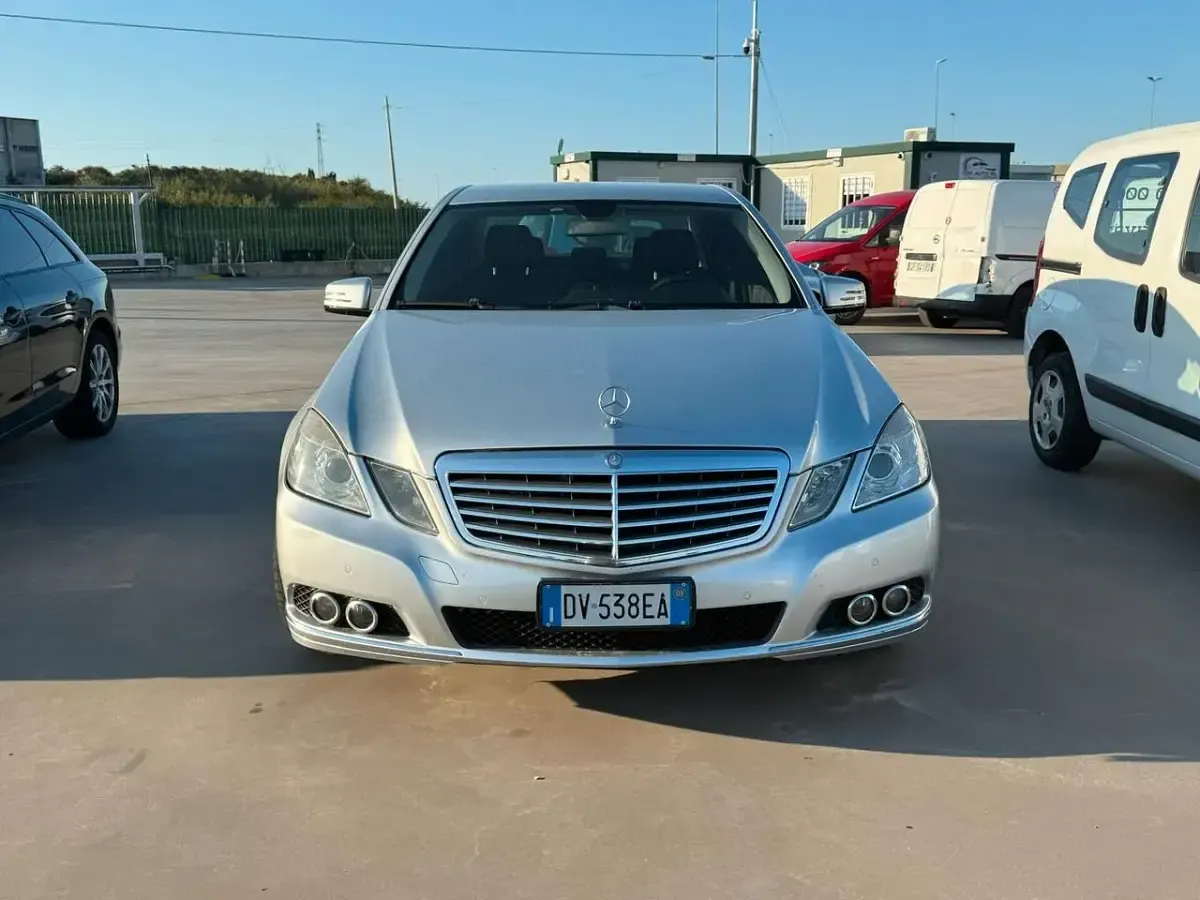Usata Mercedes E350 Executive 231 CV (169 kW) 2009 Argento Berlina