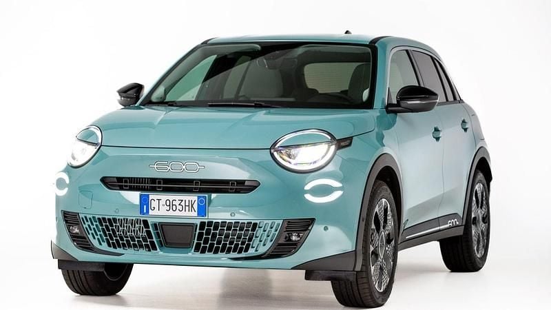 Nuova Fiat 600 Icon 101 CV (74 kW) 2025 Bianco gelato SUV