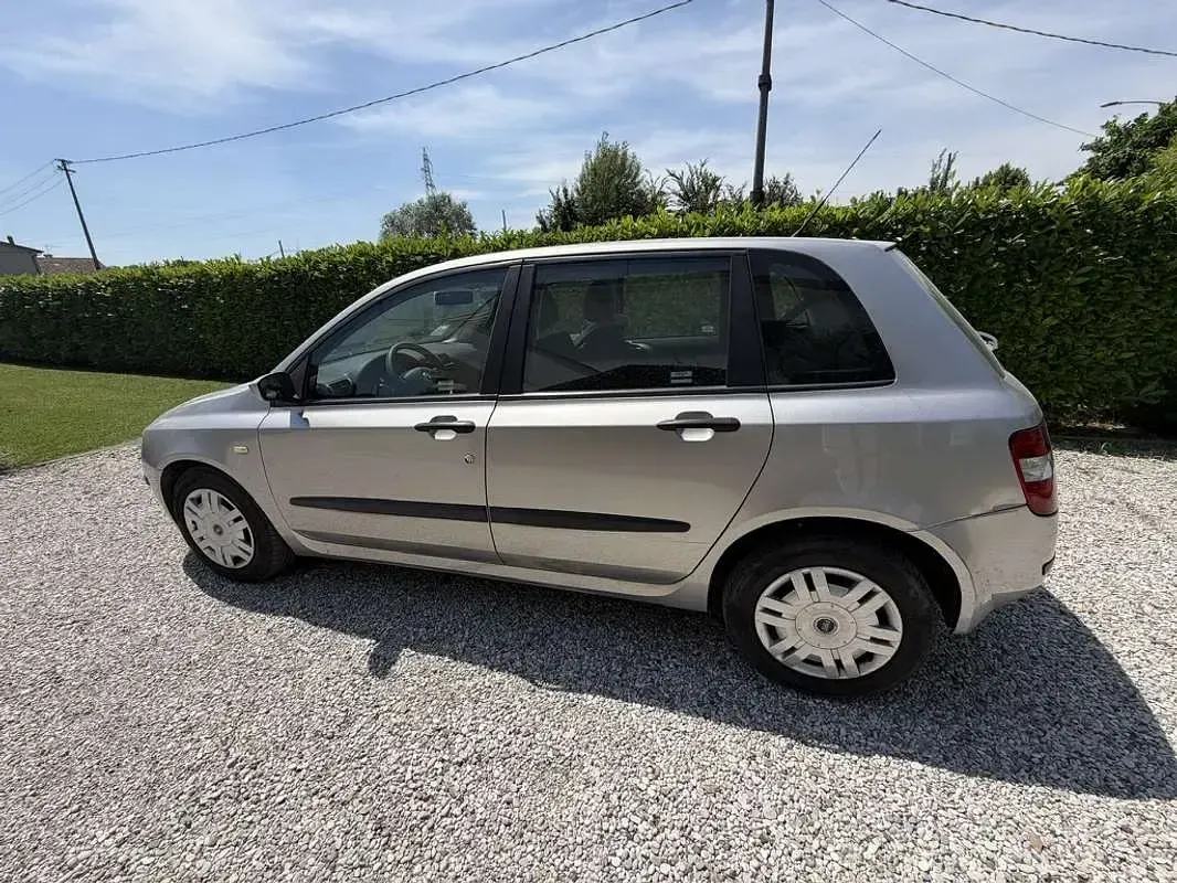 Usata Fiat Stilo Active 103 CV (75 kW) 2001 Argento Utilitaria