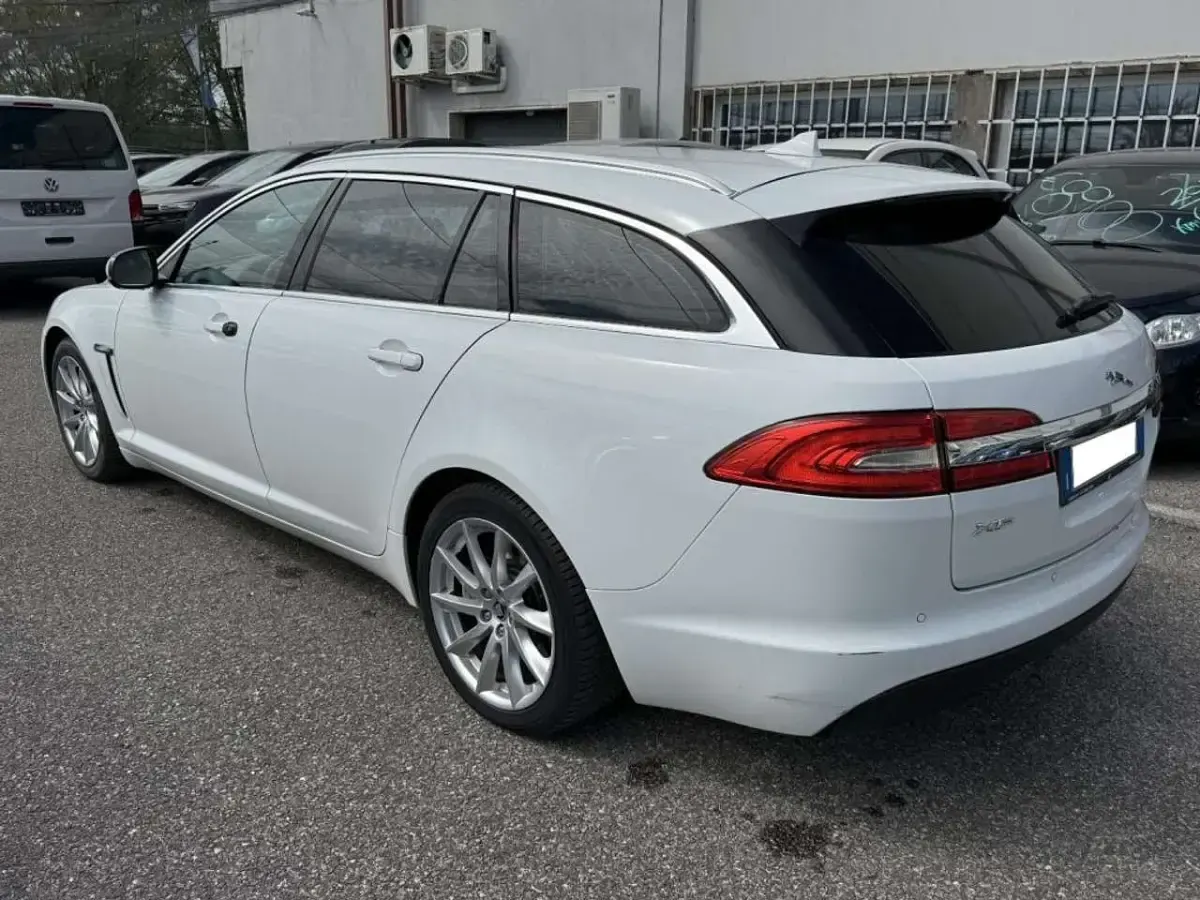Usata Jaguar XF Sportbrake Portfolio 200 CV (147 kW) 2013 Bianco metallizzato Station wagon
