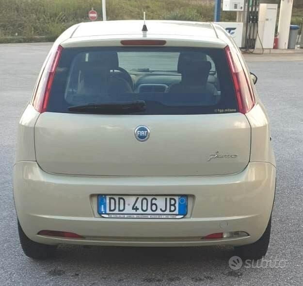 Usata Fiat Grande Punto Active 75 CV (55 kW) 2006 Oro Utilitaria