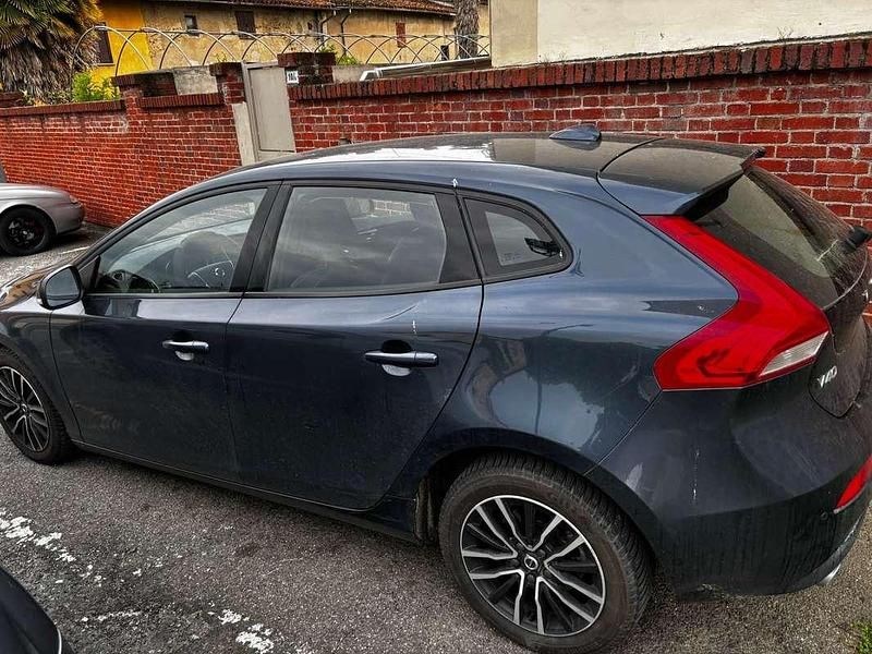 Usata 2019 Volvo V40 Station wagon | 12.000 € - Immagine 1/4