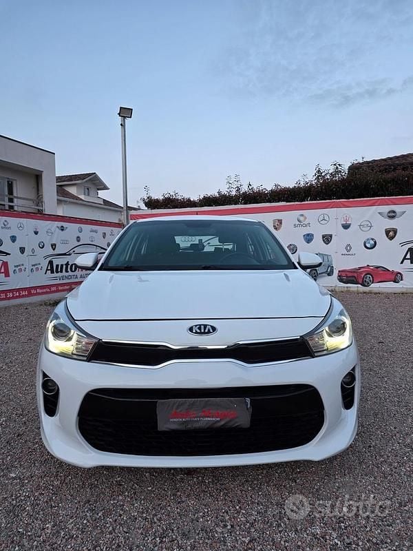 Usata Kia Rio 77 CV (56 kW) 2017 Bianco Berlina