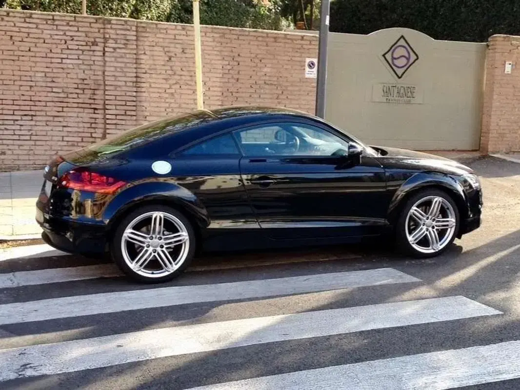 Second-hand Audi TT Advanced Plus 160 CP (117 kW) 2011 Negru Coupe