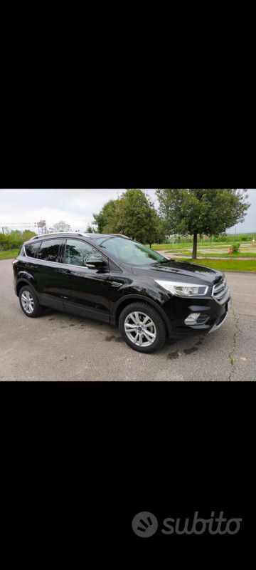 Nero Usata 2018 Ford Kuga SUV | 11.800 € (Buon prezzo) - Immagine 1/3