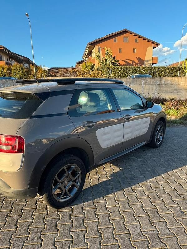 Usata Citroën C4 Feel 82 CV (60 kW) 2015 Marrone Berlina