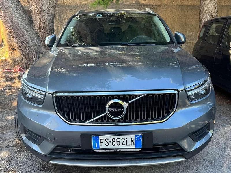 Usata Volvo XC40 Momentum 150 CV (110 kW) 2018 Grigio SUV