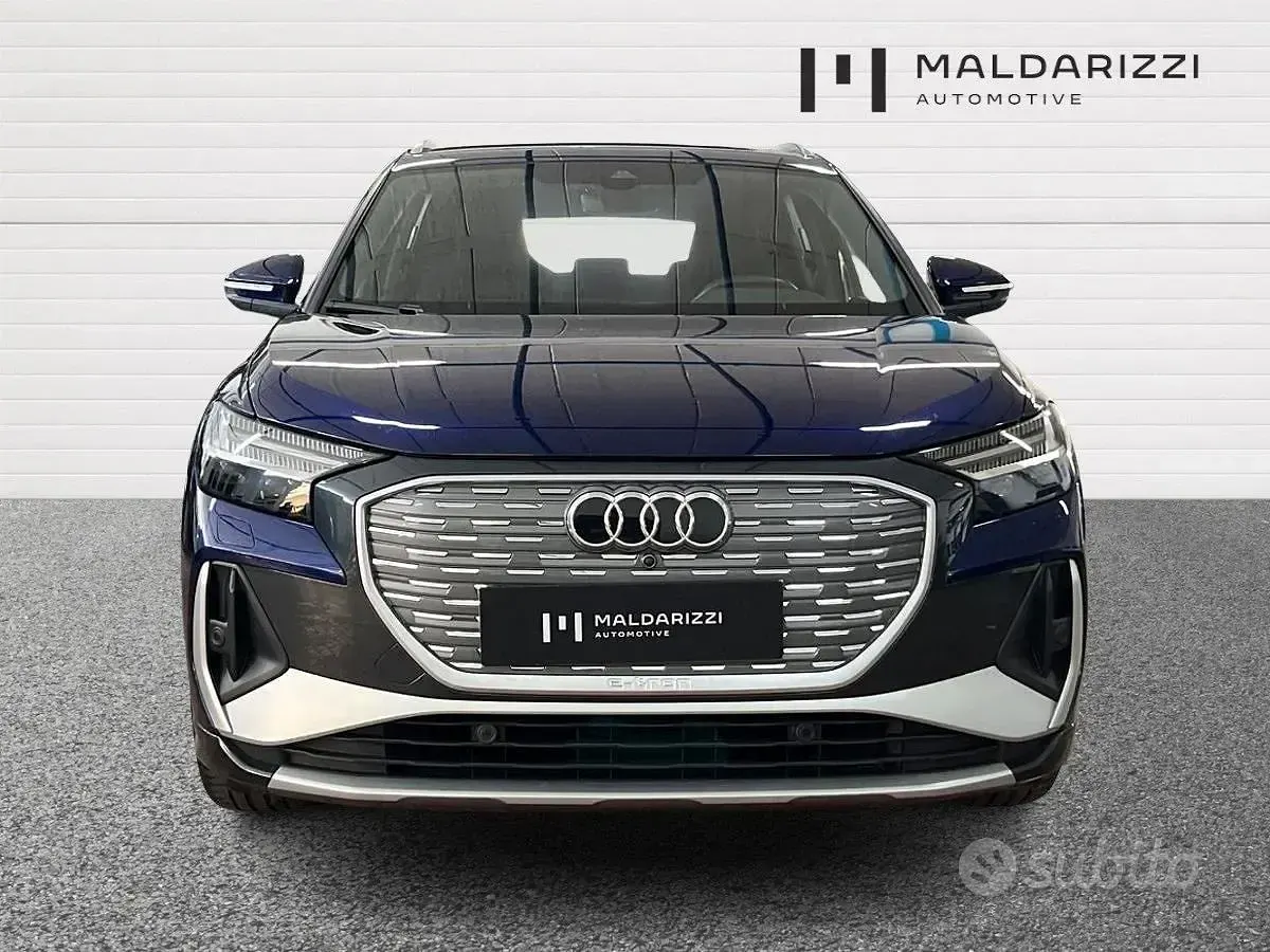 Usata Audi Q4 e-tron S-Line 210 kW (286 CV) 2024 Blu metallizzato SUV