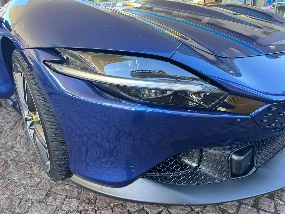 Usata Ferrari Roma 620 CV (456 kW) 2024 Blu tour de france Cabrio
