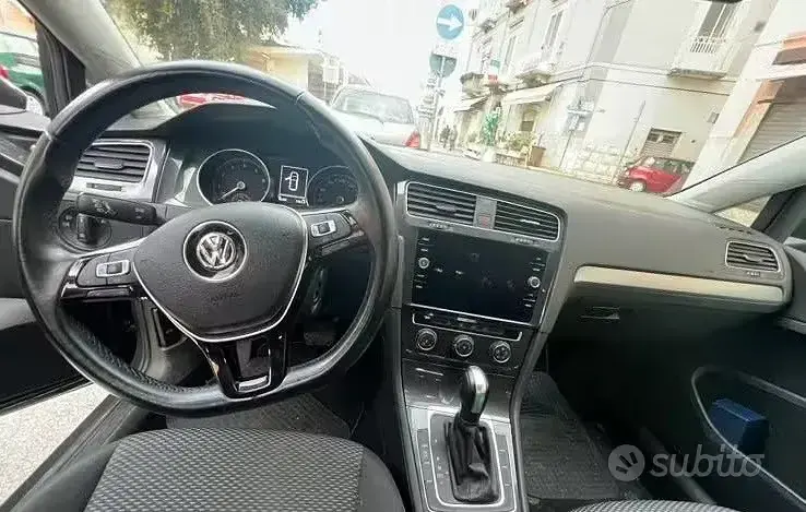 Usata VW Golf VII Trendline 130 CV (95 kW) 2020 Grigio Berlina