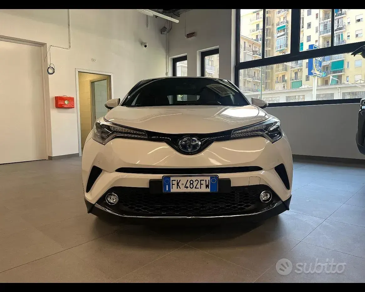 Usata Toyota C-HR Lounge 98 CV (72 kW) 2017 Bianco perla SUV