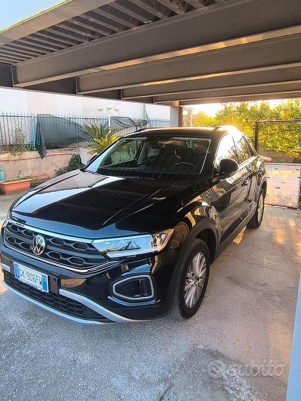 Usata VW T-Roc 150 CV (110 kW) 2022 Nero SUV