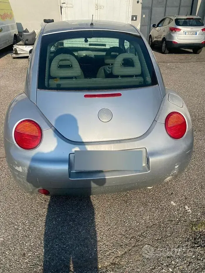 Begagnad VW New Beetle 2001 Grå Halvkombi
