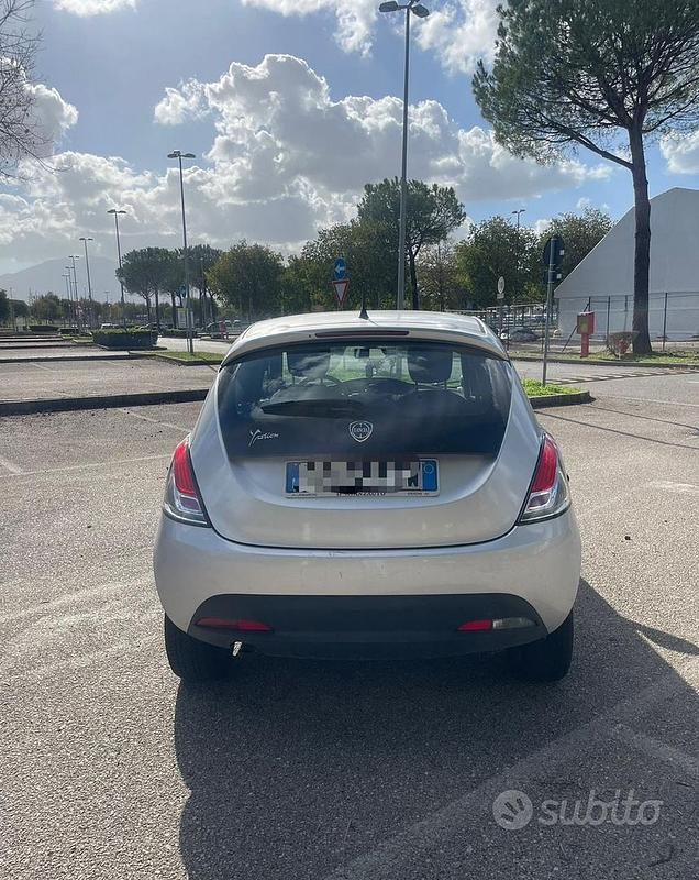 Usata Lancia Ypsilon 80 CV (58 kW) 2013 Grigio Utilitaria