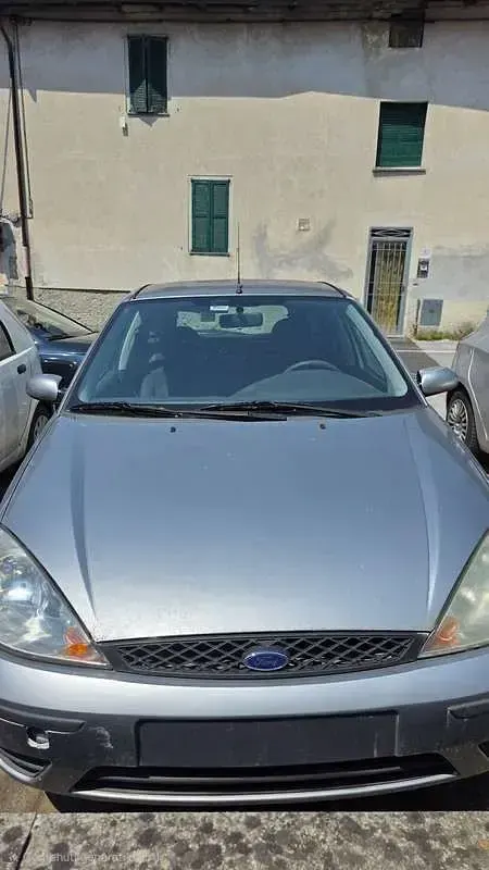 Usata Ford Focus Ambiente 101 CV (74 kW) 2002 Grigio Berlina