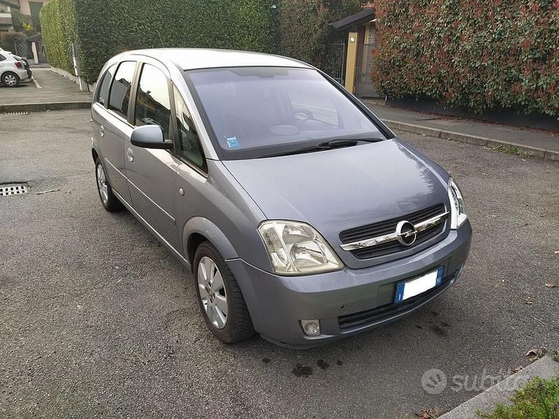 Usata Opel Meriva Cosmo 100 CV (73 kW) 2003 Grigio Monovolume