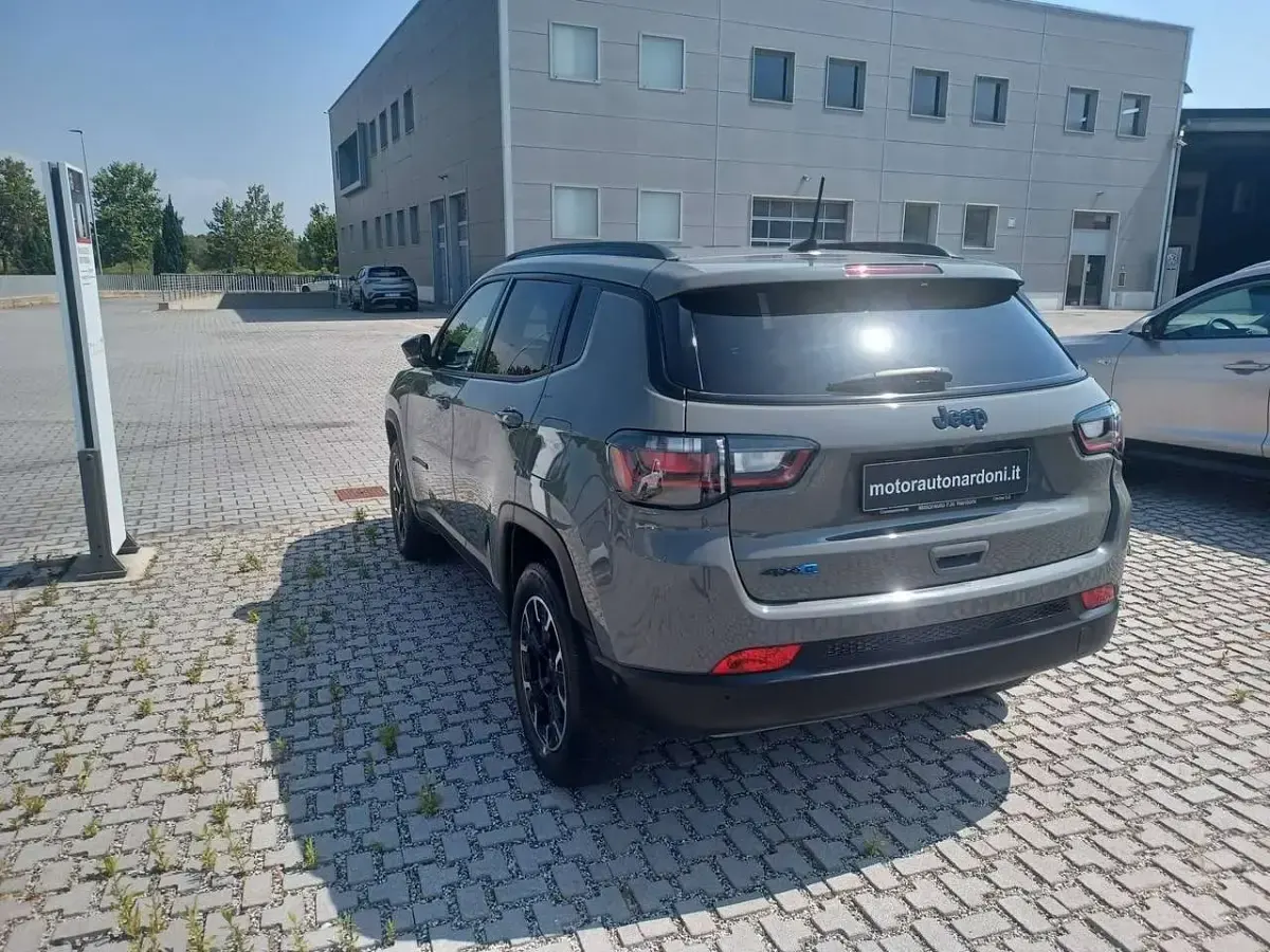 Usata Jeep Compass 179 CV (131 kW) 2023 Grigio SUV