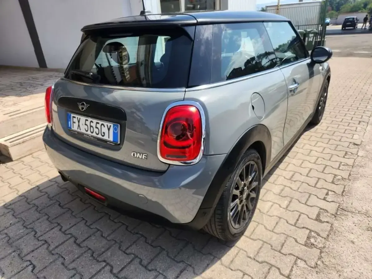 Usata Mini ONE 75 CV (55 kW) 2019 Grigio Utilitaria