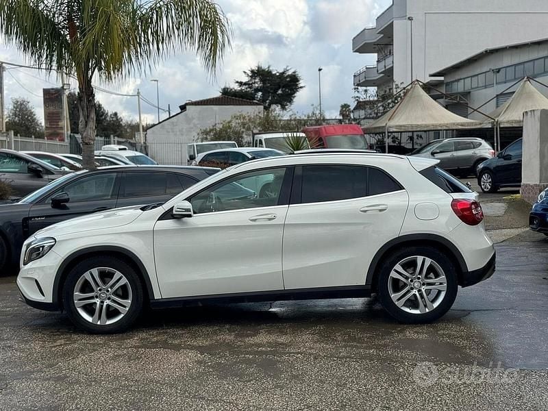 Usata Mercedes GLA180 Premium 109 CV (80 kW) 2015 Bianco SUV