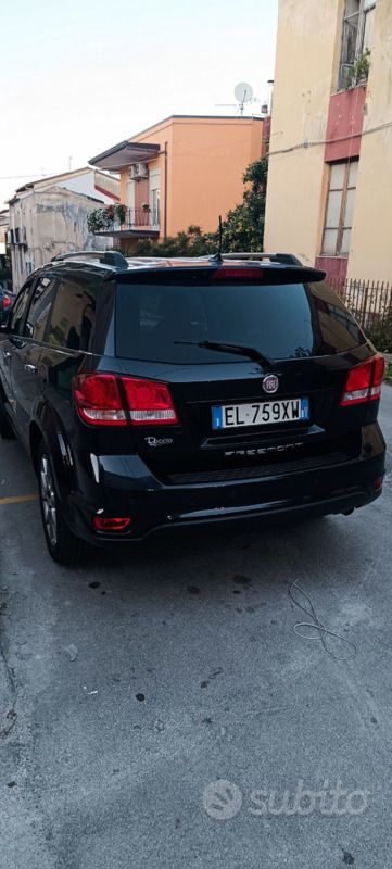 Usata Fiat Freemont 140 CV (102 kW) 2012 Blu SUV