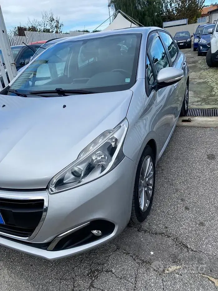 Usata Peugeot 208 Allure 75 CV (55 kW) 2015 Grigio Utilitaria