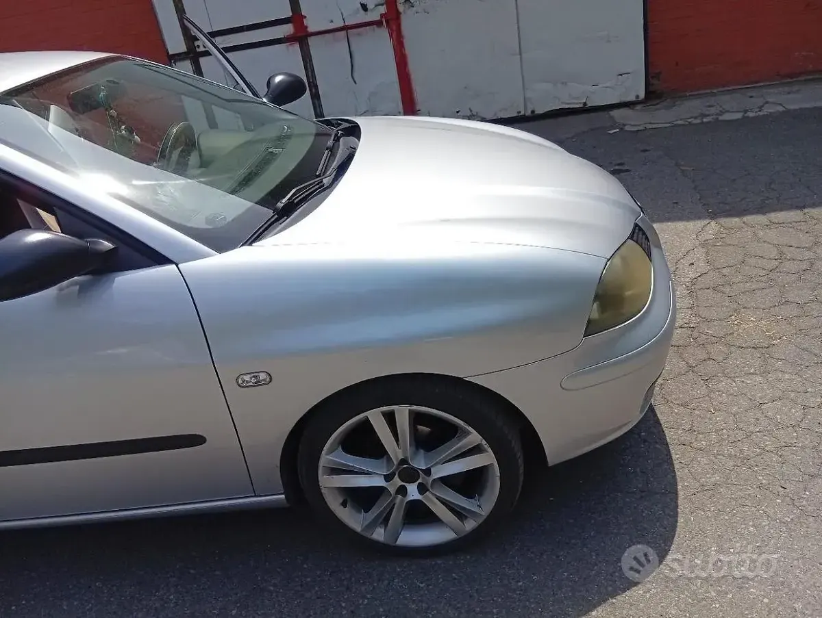 Usata Seat Ibiza 64 CV (47 kW) 2003 Grigio Utilitaria
