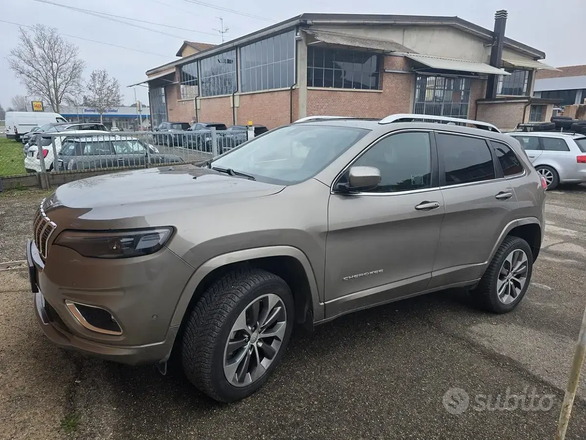Usata Jeep Cherokee Overland 194 CV (142 kW) 2019 Grigio SUV