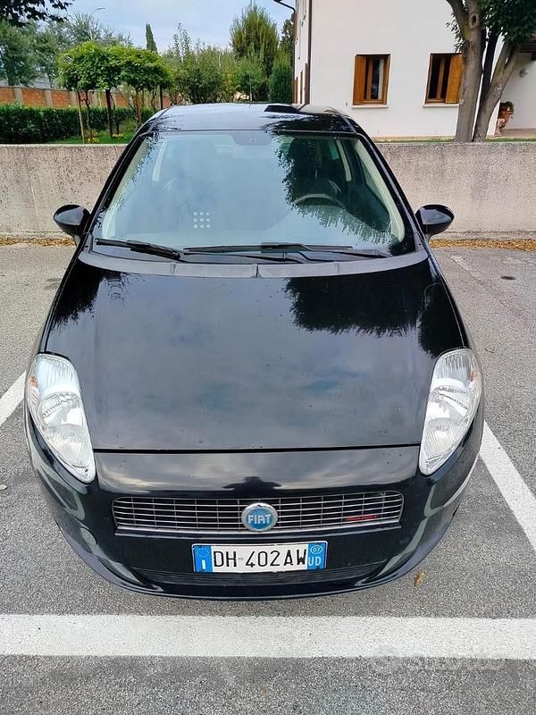 Nero Usata 2007 Fiat Punto Tre volumi | 2000 € (Ottimo prezzo) - Immagine 1/4