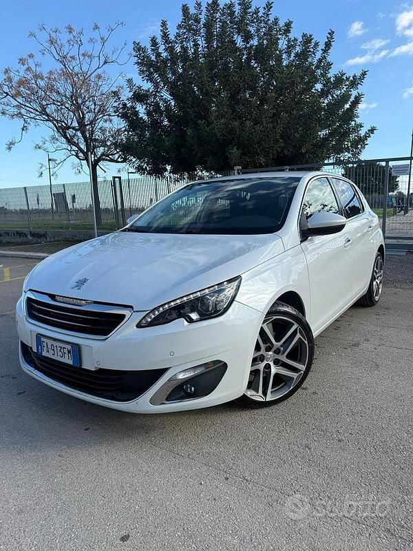 Usata Peugeot 308 GT-line 120 CV (88 kW) 2015 Berlina