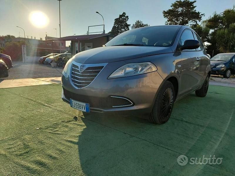 Usata Lancia Ypsilon Platinum 69 CV (50 kW) 2011 Grigio Utilitaria