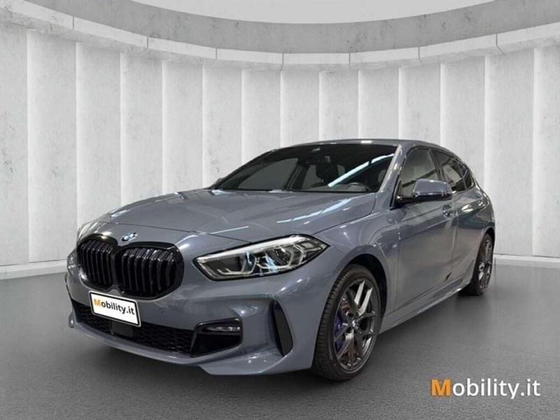 Storm bay metallizzato Usata 2022 BMW 118 M Sport Due volumi | 25.800 € (Buon prezzo) - Immagine 1/4