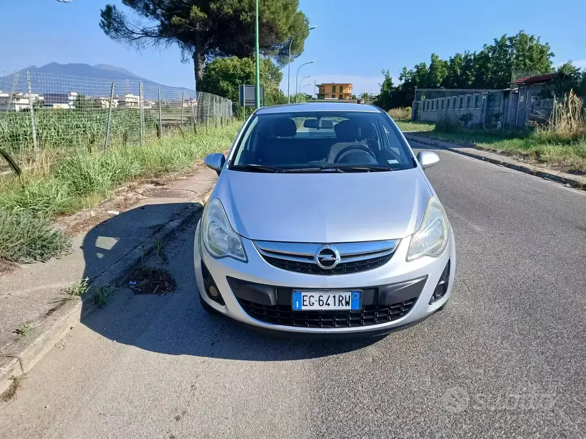 Usata Opel Corsa 75 CV (55 kW) 2011 Nero Utilitaria