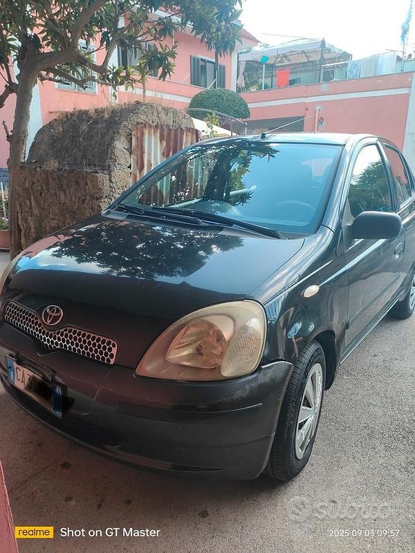 Usata Toyota Yaris 68 CV (50 kW) 2002 Nero Utilitaria