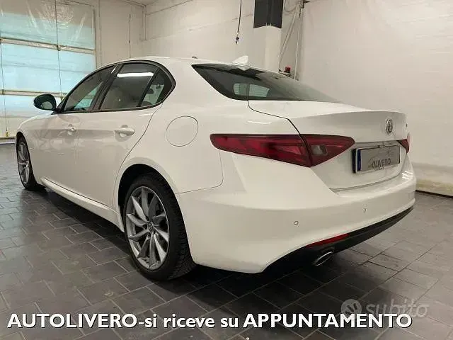 Usata Alfa Romeo Giulia Business 150 CV (110 kW) 2018 Bianco Berlina
