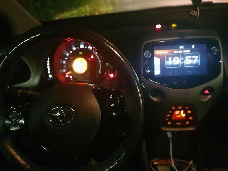 Usata Toyota Aygo Connect Style 72 CV (52 kW) 2021 Nero Utilitaria