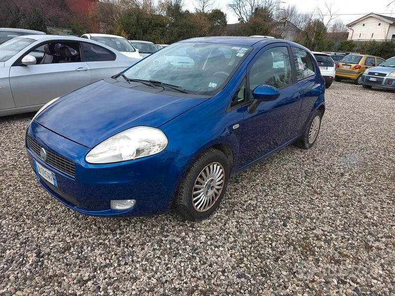 Usata Fiat Grande Punto Emotion 95 CV (69 kW) 2006 Blu Utilitaria