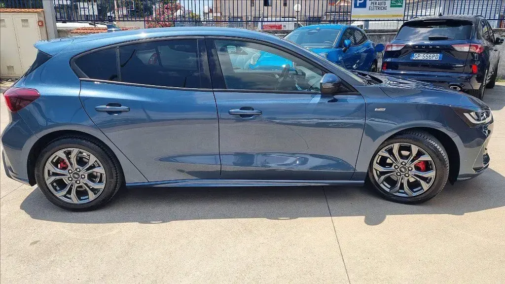 Usata Ford Focus ST-Line 125 CV (91 kW) 2023 Chrome blu Berlina