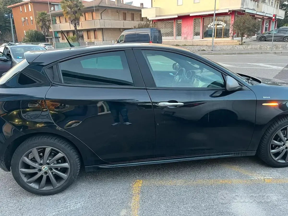 Usata Alfa Romeo Giulietta Veloce 109 CV (80 kW) 2013 Nero Berlina