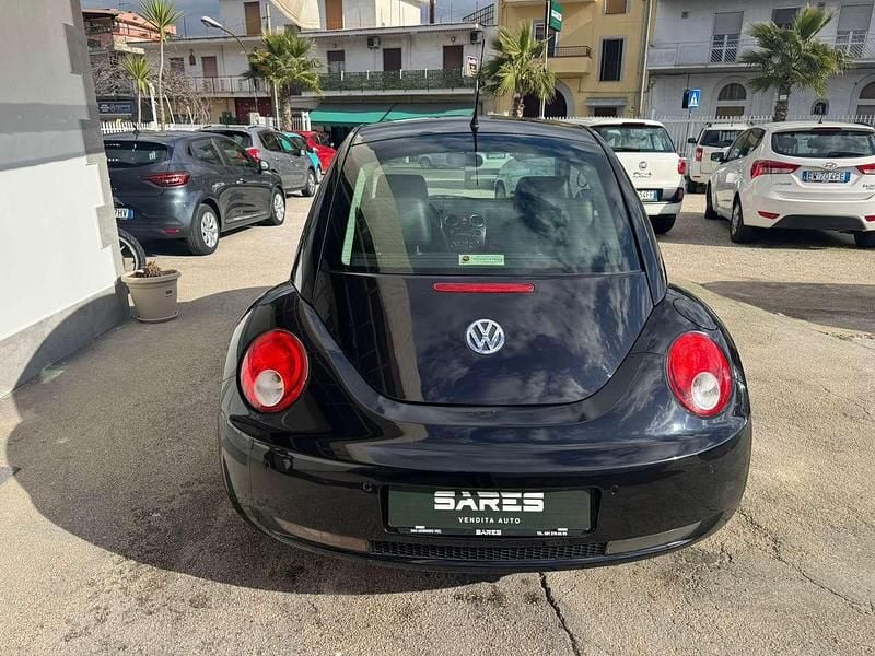 Usata VW New Beetle 102 CV (75 kW) 2009 Nero Utilitaria