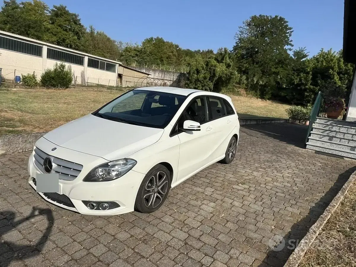 Usata Mercedes B180 109 CV (80 kW) 2013 Bianco Utilitaria