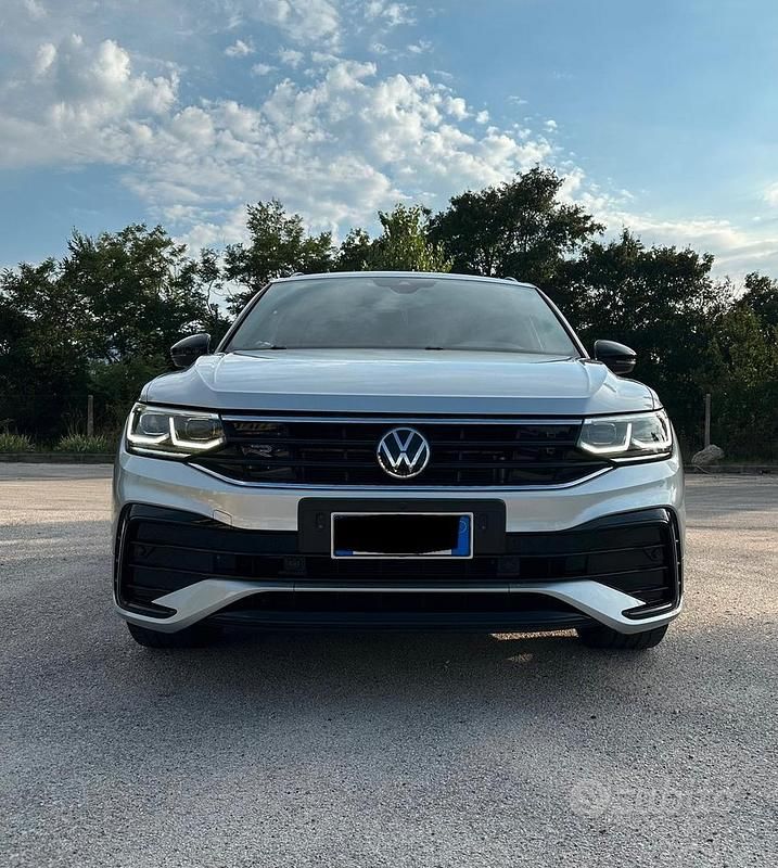 Usata VW Tiguan R-line 150 CV (110 kW) 2021 Grigio SUV