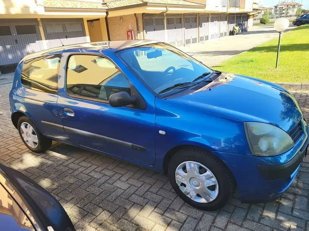 Usata Renault Clio II 58 CV (42 kW) 2005 Bluazzurro Berlina